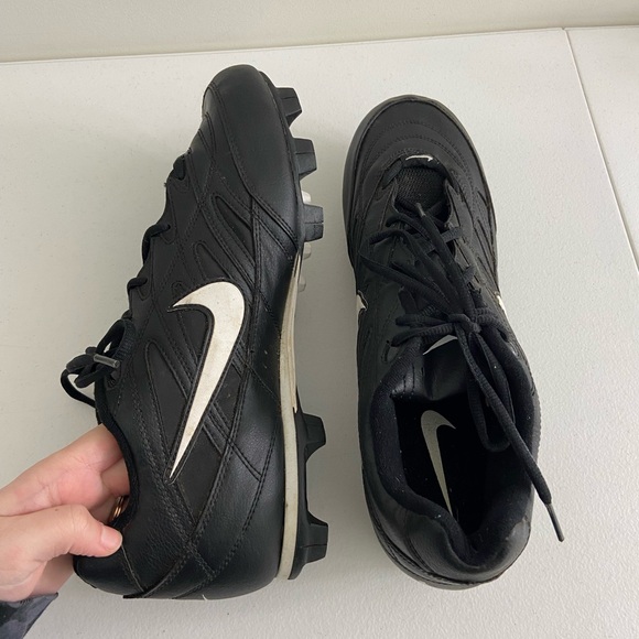 Athletic_Shoes